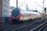 RE3 nach Stralsund mit Doppelstockwagengarnitur mit Steuerwagen am 28.12.12 Berlin-Wedding Richtung Bhf.