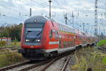 RE3 nach Schwedt(Oder) mit 112 188 als Schiebelok am 11.10.17 Einfahrt Bf. Berlin-Lichtenberg.