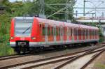In den Zeiten als ein Gro�teil der Berliner S-Bahn nicht mehr zur Verf�gung im Plandienst stand, setzte die DB im Ersatzverkehr Triebz�ge der BR 423 der S-Bahn Stuttgart und M�nchen mit einigen Z�gen ein. Hier der Triebzug 423 511-5 der S-Bahn Stuttgart (DB Regio) Richtung Berlin S�dkreuz, 23.07.09 Berlin-Gesundbrunnen. 