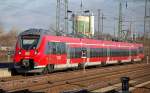 RB7 nach W�nsdorf-Waldstadt mit 442 324 bei der Einfahrt im Bhf.