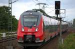 RB10 nach Nauen mit Doppeltraktion 442 638 + 442 334 bei der Einfahrt Bhf.