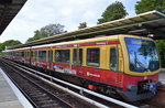 Diese S-Bahn Vietelzüge sind schon lange unterwegs mit den Sehenswürdigkeiten der einzelnen Berlin-Bezirke + Brandenburg an beiden Seiten, es handelt sich um 481 501-5 und 481 ???-? hier als