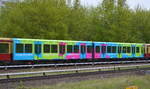 S-Bahn Viertelzug 481 173-3/482 173-2 mit der Werbung des Unternehmens b-tu am 03.05.17 S-Bahnhof Berlin-Hohenschönhausen.