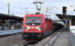 DB Cargo AG, Mainz [D] mit ihrer  187 204  [NVR-Nummer: 91 80 6187 204-3 D-DB] und einem Ganzzug massive Stahlrohre am 24.02.26 Durchfahrt Bahnhof Dessau Hbf.