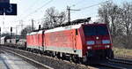 DB Cargo AG, Mainz [D) mit ihrer   189 055-7  [NVR-Nummer: 91 80 6189 055-7 D-DB] und  193 382  [NVR-Nummer: 91 80 6193 382-9 D-DB] + gemischten Güterzug am Haken am 02.04.25 Höhe Bahnhof