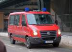 Mannschaftstransportwagen der Berliner Feuerwehr, ein VW Crafter gesichtet am 30.12.10 Berlin Sch�nhauser Allee.