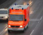 Ein ehemaliger RTW (MB 317 D) der Berliner Feuerwehr wird jetzt f�r die �ffentlichkeitsarbeit der Berliner Feuerwehr als Infomobil genutzt, 19.01.10 Berliner Stadtautobahn H�he Knobelsdorffstr.