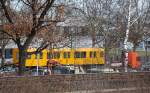 Durch Zufall vom Bahnsteig aus gesehen, ein Schwertransport eines U-Bahn Triebwagen/Teilsegment Nr.? auf einer Tiefladebr�cke, 05.02.13 S-Bhf.
