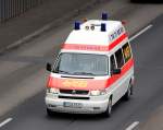 VW TDI Hochdach Krankentransportfahrzeug der ASB in Berlin, 29.03.10 Berliner Stadtautobahn H�he Knobelsdorffstr.