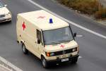 �lterer MB Transporter des DRK in Berlin, 22.10.12 Berlin-Putlitzbr�cke.