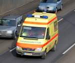 Ein MB 213 CDI RTW der Johanniter aus dem Landkreis Oder-Spree, 22.02.10 Berliner Stadtautobah H�he Kaiserdamm.