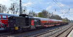 BUG Verkehrsbau AG mit der von Willke Logistics GmbH schon seit längerem angemieteten  203 006-2 , Name:  Tina  [NVR-Nummer: 92 80 1203 006-2 D-WWL]  und einem Schienen-Transportzug am 14.04.25