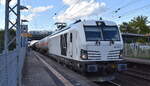 dispo-Tf Rail GmbH, Berlin [D] mit der geleasten nortrail Vectron Dual Lok  248 076  [NVR-Nummer: 90 80 2248 076-2 D-NRAIL] und einem Ganzzug Druckgaskesselwagen (für Propangas) am 12.09.25