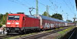 Mitteldeutsche Eisenbahn GmbH, Schkopau [D] mit der angemieteten  185 362-1  [NVR-Nummer: 91 80 6185 362-1 D-DB] und einem geschlossenen PKW-Transportzug am 24.09.25 Höhe Bahnhof