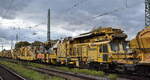 STRABAG BMTI Rail Service GmbH mit ihrer P&T RM 900 VB – Bettungsreinigungsmaschine  Europa-Express  (D-BRS 99 80 9214 001-6) am Haken von  248 049  [NVR-Nummer: 90 80 2248 049-9 D-NRAIL] am