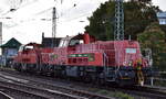 DB Cargo AG, Mainz mit den beiden Voith Gravita 10 BB Lok   261 022-8  (NVR:  92 80 1261 022-8 D-DB ) am Haken von  261 100-2  (NVR:  92 80 1261 100-2 D-DB ) am 18.09.25 Höhe Bahnhof Magdeburg-Neustadt.