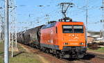 ArcelorMittal Eisenhüttenstadt Transport GmbH, Eisenhüttenstadt [D] mit ihrer  145-CL 002  NVR-Nummer: 91 80 6145 082-4 D-EKO] und einem Staubgutzug (Braunkohlestaub) am 15.04.26 Höhe