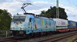HSL Logistik GmbH, Hamburg-Tiefstack [D] mit der geleasten Akiem Lok  186 364-6  [NVR-Nummer: 91 80 6186 364-6 D-AKIEM] und einem KLV-Zug am 10.07.25 Höhe Bahnhof Magdeburg-Neustadt.