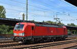 DB Cargo AG, Mainz [D] mit ihrer Vectron  193 371  [NVR-Nummer: 91 80 6193 371-2 D-DB] am 04.09.25 Höhe Bahnhof Schönefeld b.