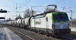 ITL - Eisenbahngesellschaft mbH, Dresden [D] mit ihrer  193 781-2  [NVR-Nummer: 91 80 6193 781-2 D-ITL] und einem Kesselwagenzug am 02.04.25 Höhe Bahnhof Saarmund.