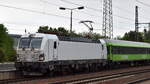 FlixTrain GmbH, München [D] mit der geleasten ELL Vectron  6193 425  [NVR-Nummer: 91 80 6193 425-6 D-ELOC] Zug Durchfahrt Bahnhof Schönefeld b.