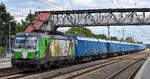 SETG - Salzburger Eisenbahn Transport Logistik GmbH, Salzburg [A] mit ihrer  193 692  [NVR-Nummer: 91 80 6193 692-1 D-SRA] und einem Containerzug Für Holzhackschnitzel am 14.07.25 Höhe