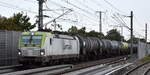 ITL - Eisenbahngesellschaft mbH, Dresden [D] mit ihrer Vectron  193 891-9  [NVR-Nummer: 91 80 6193 891-9 D-ITL] und einem Kesselwagenzug (leer) Richtung Stendell am 22.09.25 Höhe Bahnhof Berlin