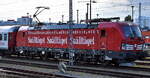 Transdev Sverige AB für die schwedische Snälltåget AB mit der geleasten ELL Vectron  193 423  [NVR-Nummer: 91 80 6193 423-1 D-ELOC] mit dem Nachtzug nach Stockholm bei den