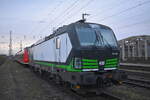 Salzburger Eisenbahn Transport Logistik GmbH, Salzburg [A] mit der geleasten ELL Vectron  193 765  [NVR-Nummer: 91 80 6193 765-5 D-ELOC] am 10.12.25 abgestellt am Bahnhof Stendal Hbf.