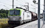 ITL - Eisenbahngesellschaft mbH, Dresden [D] mit ihrer Vectron  193 898-4 , Name:  Falk  [NVR-Nummer: 91 80 6193 898-4 D-ITL] und einem tschechischen Getreidezug am 16.06.26 Durchfahrt Bahnhof Lutherstadt Wittenberg Hbf.