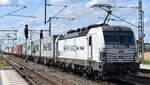 PKP CARGO INTERNATIONAL a.s., Ostrava [CZ] mit der geleasten ELL Vectron   193 755  [NVR-Nummer: 91 80 6193 755-6 D-ELOC] und einem Containerzug am 13.07.26 H�he Bahnhof Rodleben.