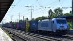 METRANS Rail s.r.o., Praha [CZ] mit ihrer  386 002-0  [NVR-Nummer: 91 54 7386 002-0 CZ-MT] und einem Containerzug Richtung Frankfurt/Oder am 19.08.25 Höhe Bahnhof Schönefeld.