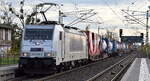 METRANS Rail s.r.o., Praha [CZ] mit ihrer  386 031-9  [NVR-Nummer: 91 54 7386 031-9 CZ-MT] und einem Containerzug am 04.11.25 Durchfahrt Bahnhof Roßlau (Elbe).
