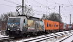 METRANS Rail s.r.o., Praha [CZ] mit ihrer  386 020-2  [NVR-Nummer: 91 54 7386 020-2 CZ-MT] und einem Containerzug am 29.01.26 Höhe Bahnhof Magdeburg Neustadt.