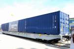 Ein m�chtig langer und schwerer Containertragwagen vom tschechischer Hersteller Tatravagonka A.S.
