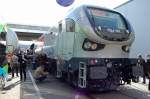 Die polnische Firma pesa pr�sentiert ihre neueste Sch�pfung, die Diesellok 111 Ed-001 Marathon  GAMA , vom Design her �beraus �berzeugende Lokomotive, 20.09.12 Inno Trans Berlin.