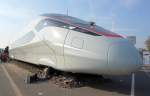 Das ist schon beeindruckend und l�sst den neuen ICE III von Siemens ganz sch�n alt aussehen, der ZEFIRO von Bombadier wie er in China schon l�uft und Italien wohl bestellt hat, naja in Designfragen