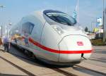 Auf Bilder war ich schon etwas verst�rt, bei hautnaher Sichtnahme war die Ent�uschung perfekt, das soll das Nachfolge-Modell des ICE 3 sein, beim Vergleich mit der Vielzahl vorgestellter
