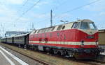 Eine offizielle Sonderfahrt war am heutigen Tag eigentlich nicht vermerkt, die Dampflokfreunde Berlin mit ihrer 119 158-4 (219 158-3) und vier ihrer historischen Personenwagen am 31.05.16 im Bf.