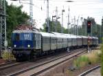 Unterwegs als  St�rtebecker Express  ist dieser Sonderzug mit der E-Lok E18 047 aus dem DB Museumsbestand, die Lok wird in Halle betreut.