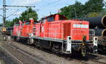 Lokzug: 296 041-7 hat 363 111-6 + 363 147-0 am Haken, Vorbeifahrt am 20.06.17 Bf.