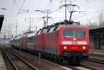 Interessanter PbZ gezogen von Doppeltraktion 120�r, vornedran 120 138-3 + 120 ???-? im ZUg sebst mehrere IC Personenwagen zwei 101�r + eine 115�r, 21.11.13 Durchfahrt Bhf.