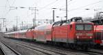 112 161-5 am Ende eine PbZ gezogen von 140 569-5 am 15.01.15 Bhf.
