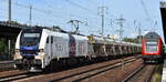 Heavy Haul Power International GmbH, Erfurt [D]mit der geleasten ELP Eurodual Lok  20-05  [NVR-Nummer: 90 80 2159 205-4 D-ELP] und einem Ganzzug Schüttgutwagen am 04.09.25 Höhe Bahnhof