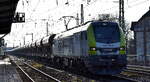 ITL - Eisenbahngesellschaft mbH, Dresden [D] mit ihrer Eurodual Lok  159 104-9  [NVR-Nummer: 90 80 2159 104-9 D-ITL] und einem Baustoff-Schüttgutwagenzug (leer) am 26.02.26 Durchfahrt Bahnhof