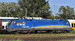 EVB - Eisenbahnen and Verkehrsbetriebe Elbe-Weser GmbH, Zeven [D] kommt mit ihrem Taurus  182 911-8  [NVR-Nummer: 91 80 6182 911-8 D-EVB] und einem Containerzug am 21.05.25 am  Endziel Bahnhof