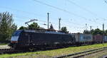 LokoTrain s.r.o., Česká Třebová [CZ] mit der geleasten Akiem Lok  E 189-155  [NVR-Nummer: 91 80 6189 155-5 D-AKIEM] und einem Containerzug am 12.06.25 Höhe Bahnhof Stendal