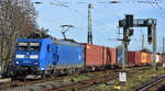 PRESS - Eisenbahn-Bau- and Betriebsgesellschaft Pressnitztalbahn mbH, Jöhstadt [D] mit ihrer  185 063-3  [NVR-Nummer: 91 85 4482 033-8 CH-PRESS] und einem Containerzug für METRANS am