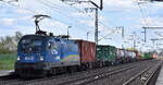 EVB - Eisenbahnen and Verkehrsbetriebe Elbe-Weser GmbH, Zeven [D] mit ihrem Taurus  182 911-8  [NVR-Nummer: 91 80 6182 911-8 D-EVB] und einem Containerzug am 21.04.26 Höhe Bahnhof Rodleben.