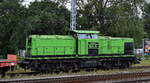 BUG Vermietungsgesellschaft mbH, Hoppegarten mit der gemieteten V 100  203-BUG-05  [NVR-Nummer: 92 80 1203 141-7 D-HVLE] und einigen Drehgestell-Flachwagen am 01.10.25 Höhe S-Bahnhof Berlin